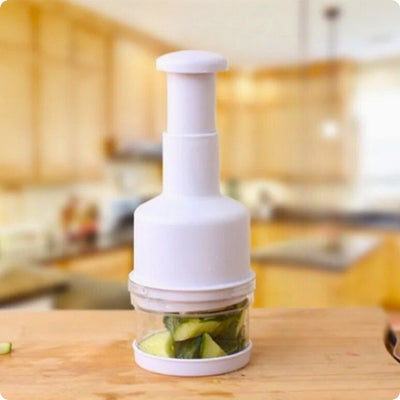 Hachoir manuel blanc dans cuisine