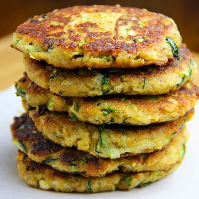 Galettes de Courgettes Maison — La Recette Croustillante en 20 Minutes avec la râpe BAK'INE™