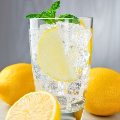 Limonade Maison Pétillante Citron et Menthe — La Boisson Fraîche Tendance en 15 Minutes