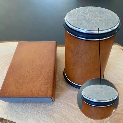 Remplacement de la recharge en dévissant simplement.