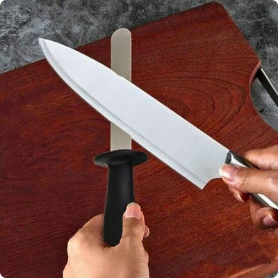 Affuteur de couteaux utilisé pour aiguiser la lame d'un couteau.