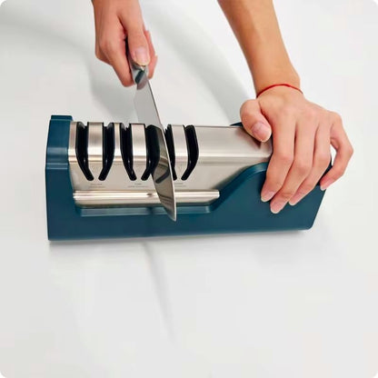 aiguiseur à couteau electrique aiguise chef utilisé pour aiguiser un couteau