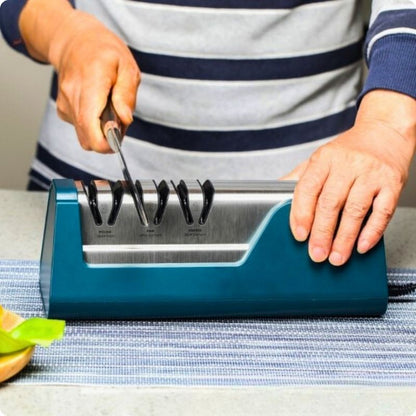 aiguiseur à couteau electrique aiguise chef utilisé pour affûter un couteau