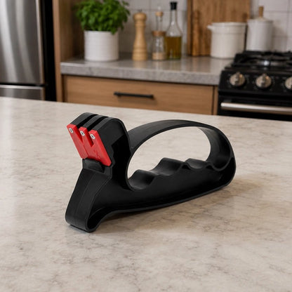 Aiguiseur couteau affut'ine 2 en 1 posé sur une table de cuisine