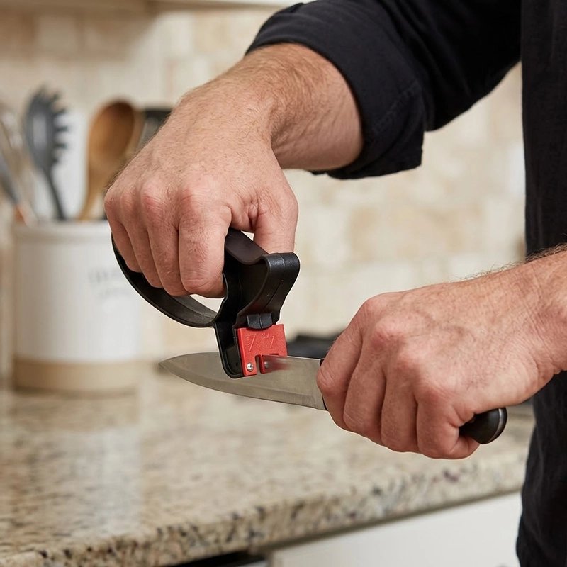Aiguiseur couteau affut'ine 2 en 1 utilisé pour aiguiser un couteau