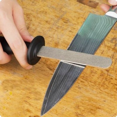aguiseur couteau diamant'ine posé sur lame