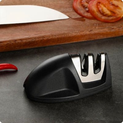 aiguiseur couteau mini affuteur'ine posé sur une table