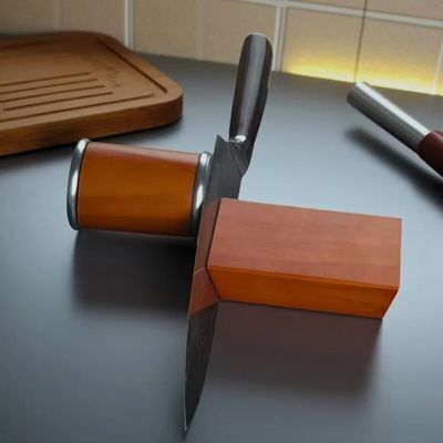 Aiguiseur couteau posé sur une table avec couteau entre support et disque d'affutage