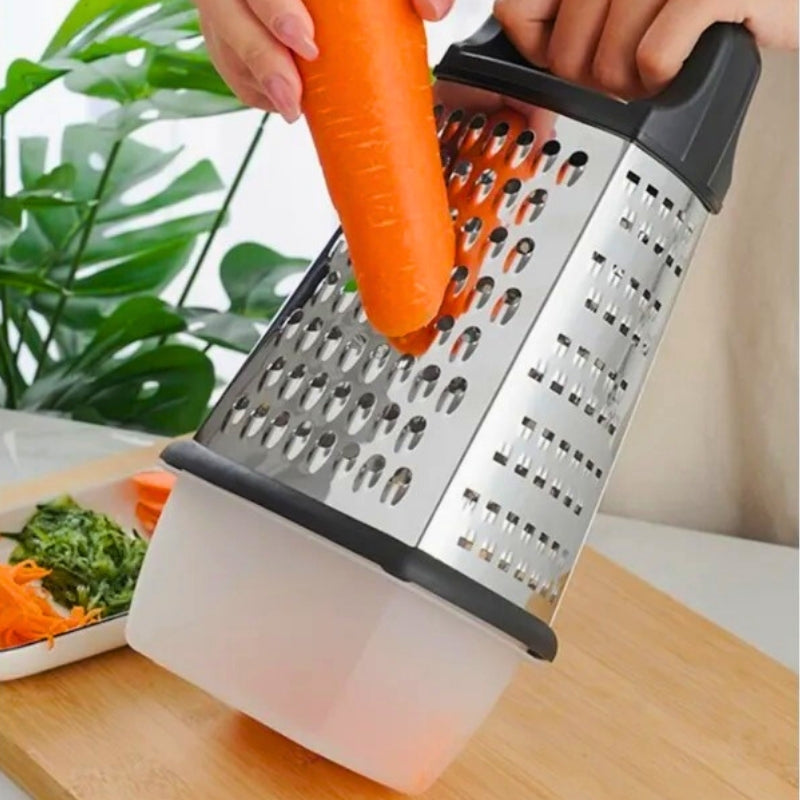 Carotte râpée réalisée à l'aide d'une râpe à réservoir.