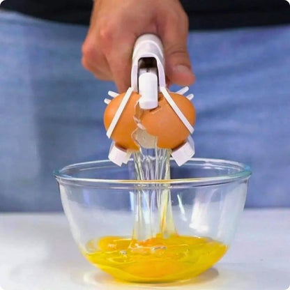 casse oeuf confot'ine utilisé pour ouvrir un oeuf sur un cil de poule