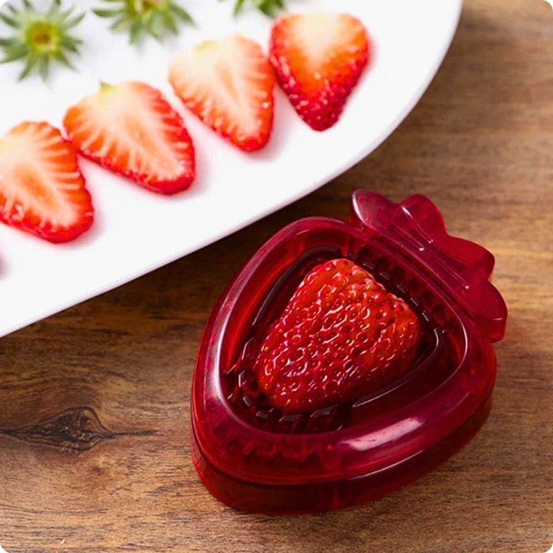 Coupe fraise frais'ine ayant coupé une fraise
