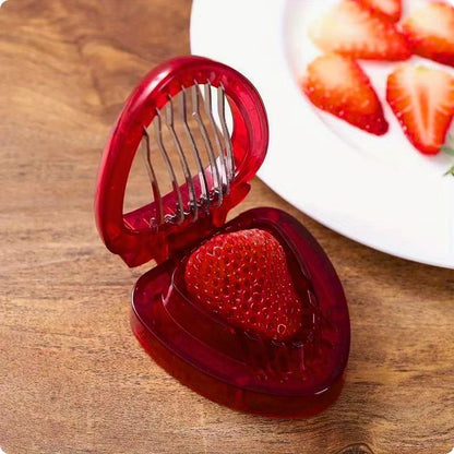 Coupe fraise frais'ine avec une fraise posée dessus