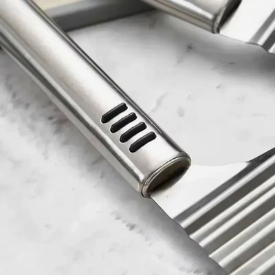 Poignée antidérapante d'un coupe frite.