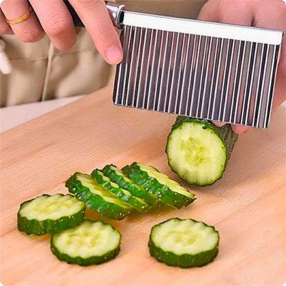 Coupe frite manuel ond'ine utilisé pour couper un concombre