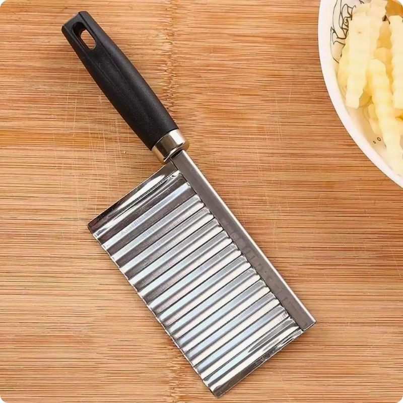 Coupe frite manuel ond'ine posé sur une table