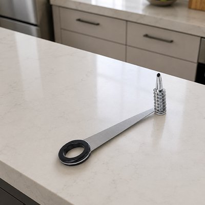 Coupe legume manuel chef spiral'ine posé sur une table de cuisine