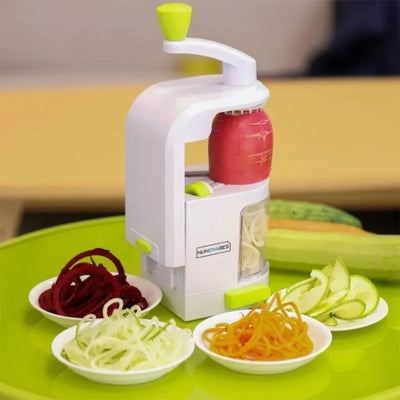 coupe legumes en spirale spaguett'ine posé sur une table
