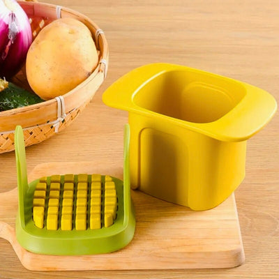 Coupe légumes posés sur une planche à découper en deux parties. 