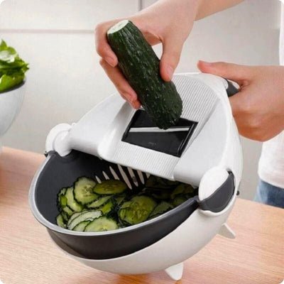 coupe légumes magicl'ine utilisé pour trancher un concombre