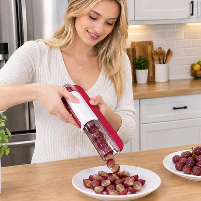Coupe légumes manuel secur'ine utilisé pour couper des raisins