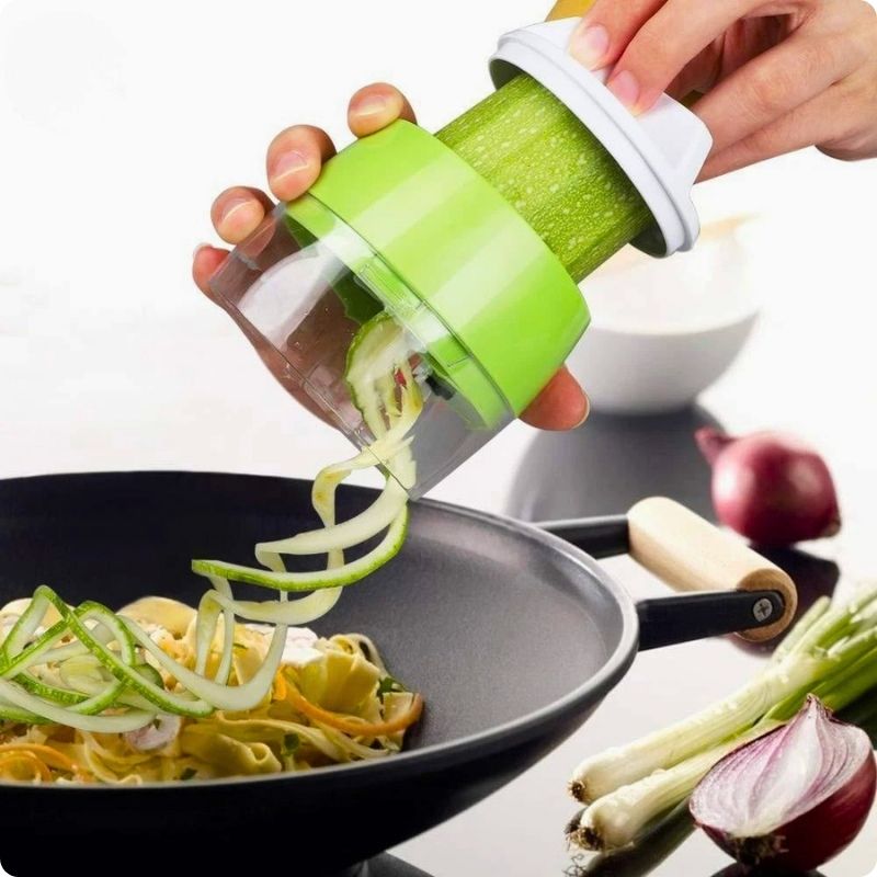Coupe légumes spirale spira perfect'ine utilisé pour trancher courgette dans poêle