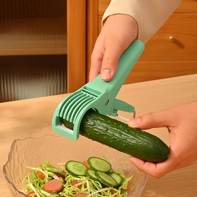 Coupe légumes utilisé pour couper un concombre