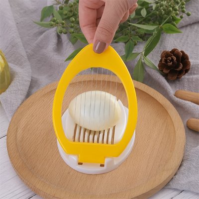 Coupe oeuf dur oval'ine utilisé en cuisine pour trancher un oeuf dur