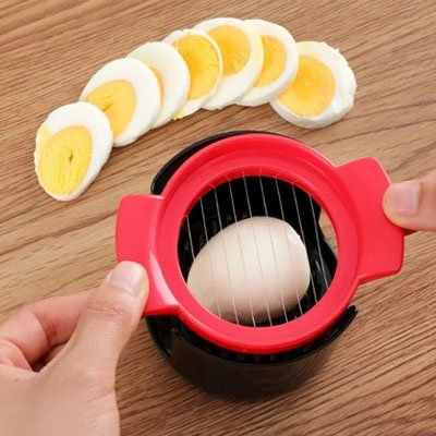 Coupe oeuf dur utilisé pour trancher des rondelles d'oeufs
