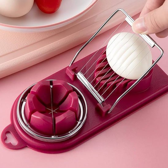 Coupe oeuf​ utilisé pour couper un oeuf dur