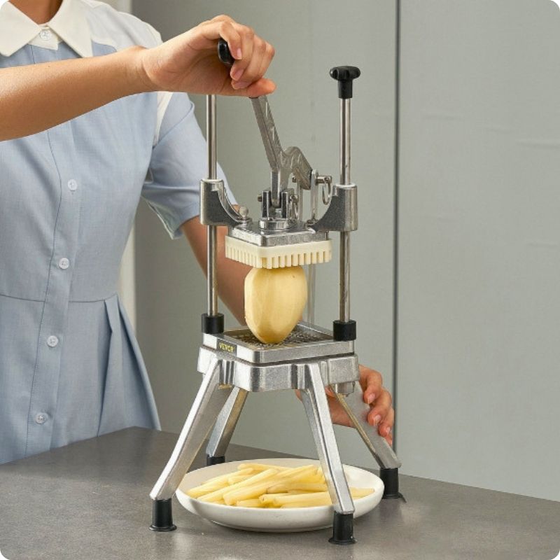 Coupes frites particul'ine utilisé pour couper de frites en appuyant sur le manche