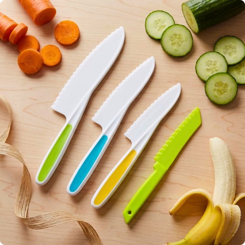 couteau enfant mon p'tit chef'ine posé sur une table