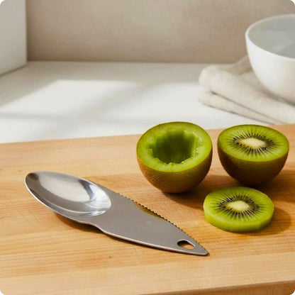 epluche kiwi confort'ine posé sur une planche