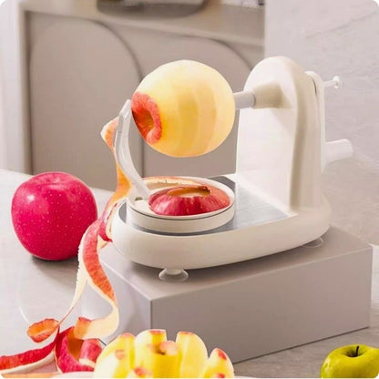 éplucheur de pommes pel'ine posé sur un bloc avec une pomme épluchée