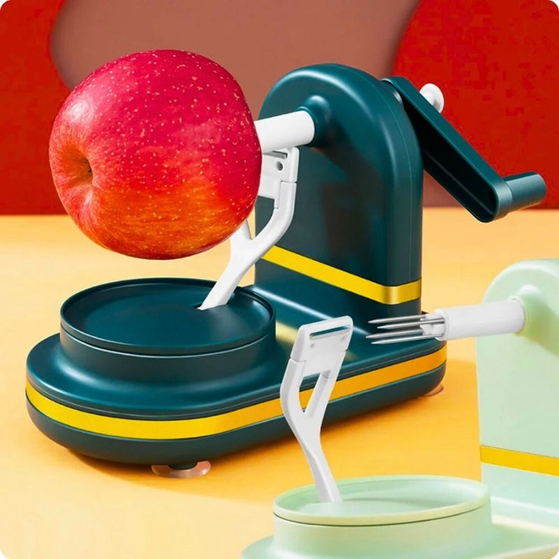 Éplucheuse à pomme avec pomme sur broche.