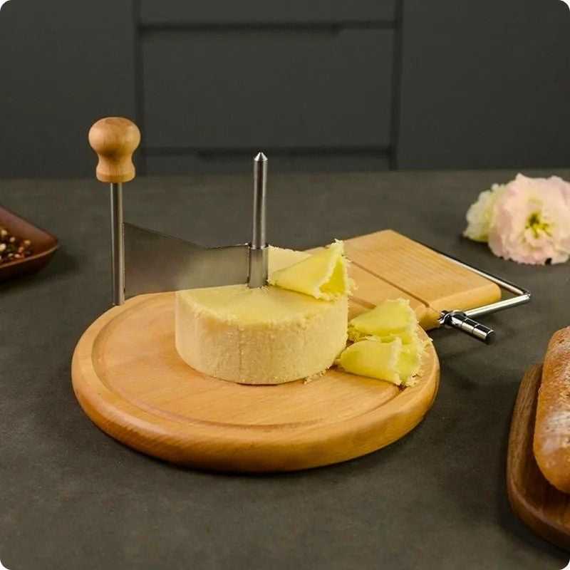 Girolle à fromage girol'ine avec fleur de fromage sur plateau