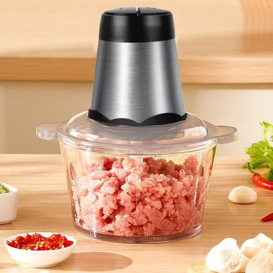 Hachoir à viande électrique posé sur une table en cuisine