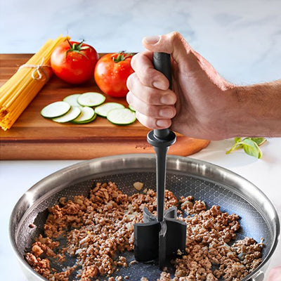 Hachoir a viande manuel utilisé pour hacher de la viande