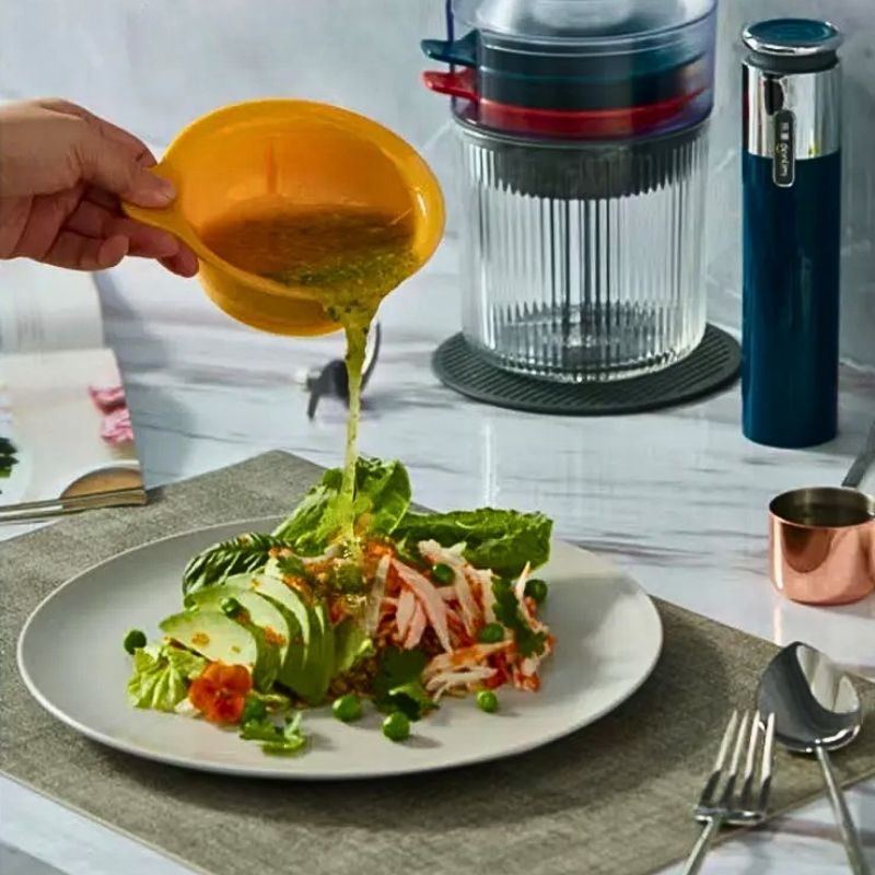 hachoir électrique quattro'ine à côté assiette de légumes