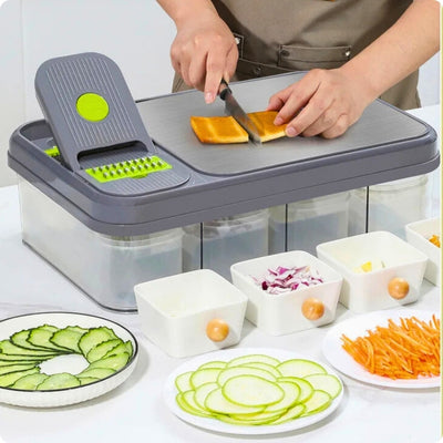 Mandoline cuisine utilisée par une personne pour couper pain