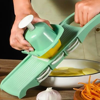mandoline cuisine cuisine mandol'ine utilisée pour trancher pomme de terre