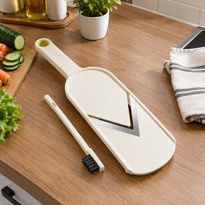 Mandoline Cuisine posée sur une table de cuisine