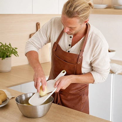 Mandoline Cuisine utilisée par un homme en cuisine