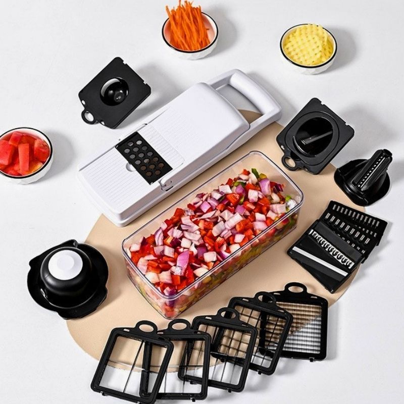 mandoline multifonction legu facil'ine posée sur table avec accessoires
