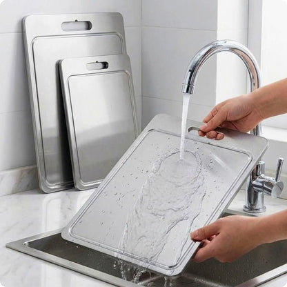 Planche à découper inox'ine passer sous un robinet