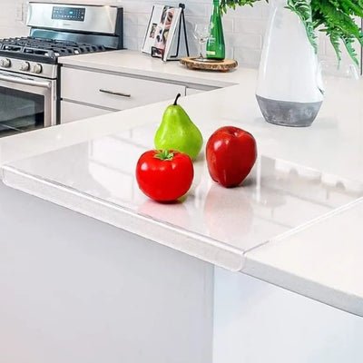 Planche à découper plastique crystal'ine avec fruits posé dessus