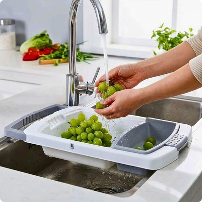 Planche à découper plastique évolu'ine utilisée pour rincer du raisin