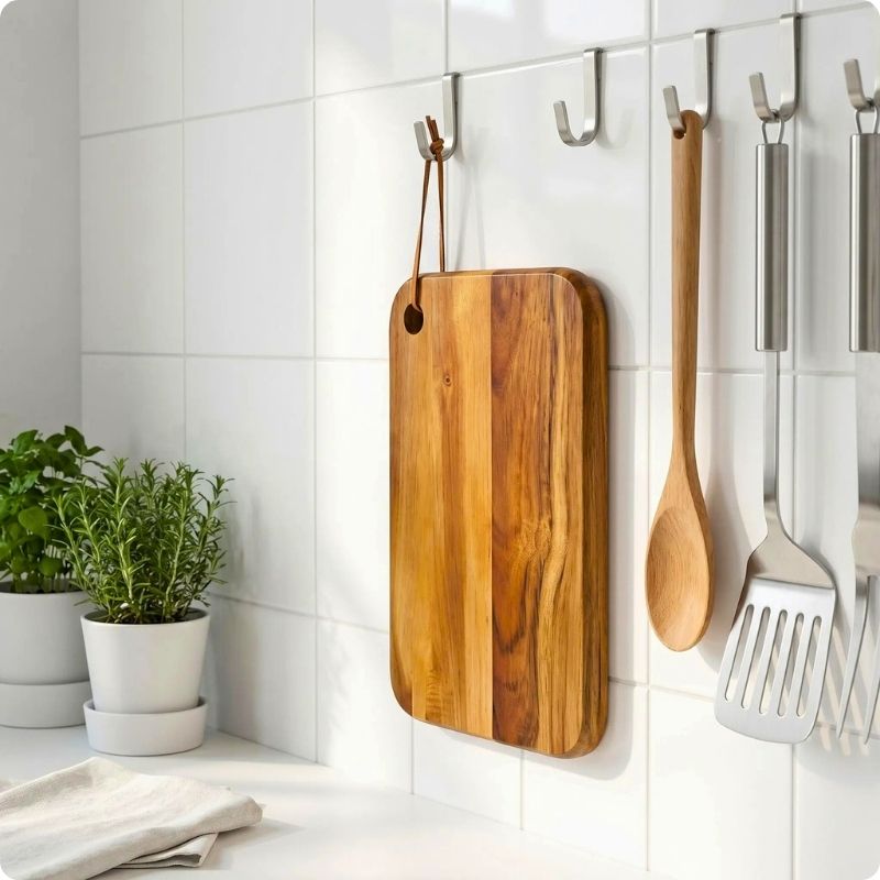 Planche pour cuisine double fac'ine  suspendueà un crochet