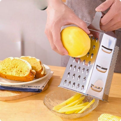 Râpe legumes manuelle utilisée pour râper pomme de terre.