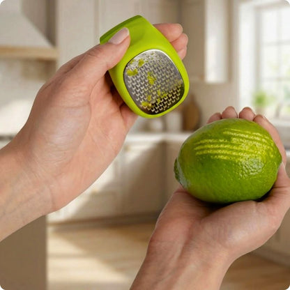 zesteur agrumes mini'ine avec une bonne prise en main