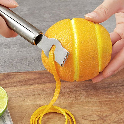 Zesteur utilisé sur une orange